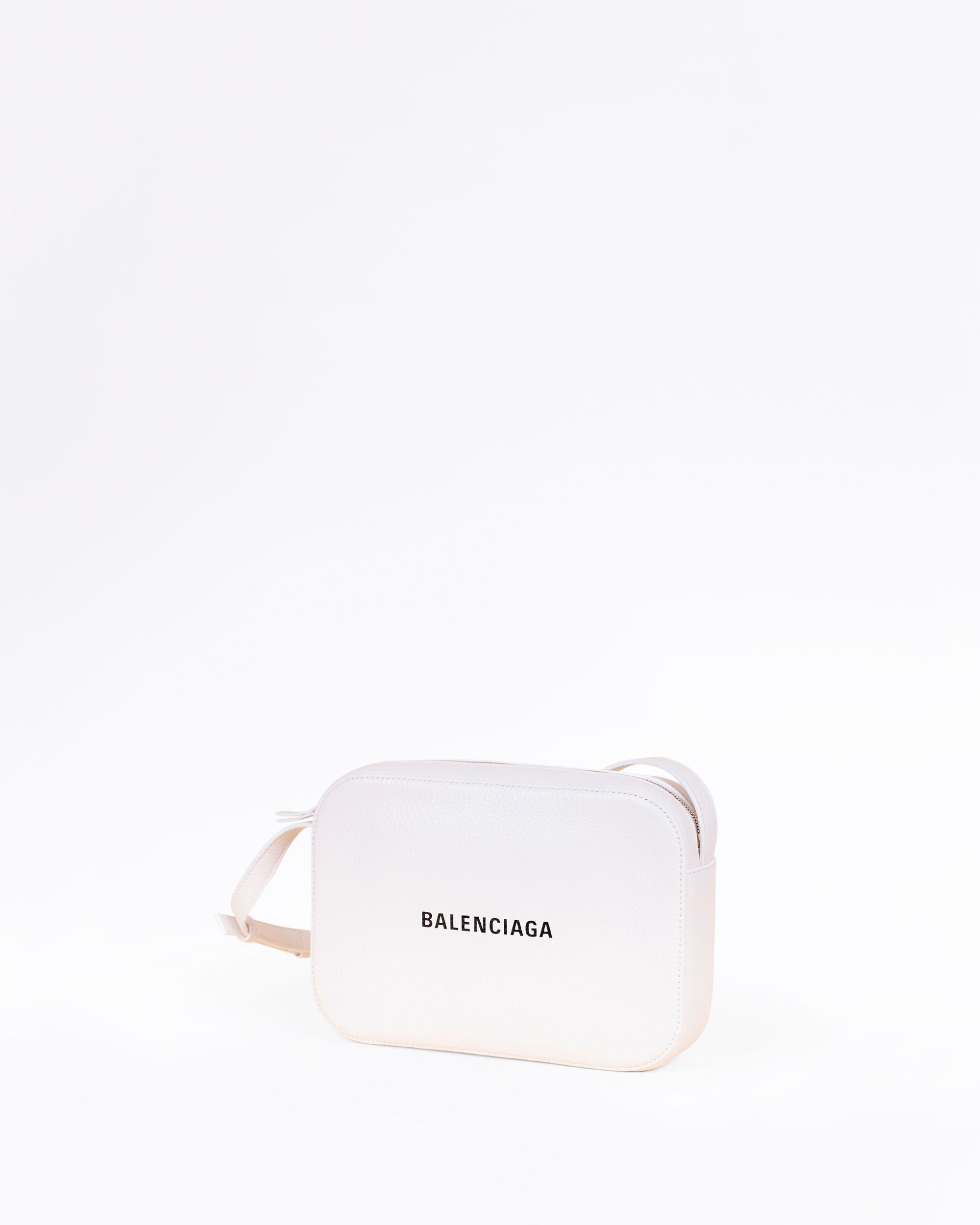 BALENCIAGA ホワイト ケース Balenciaga Everyday XS Camera Bag | Vivrelle