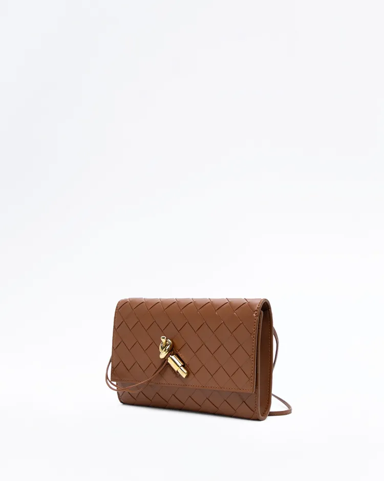 Alternate view angle of Andiamo Pouch on Strap