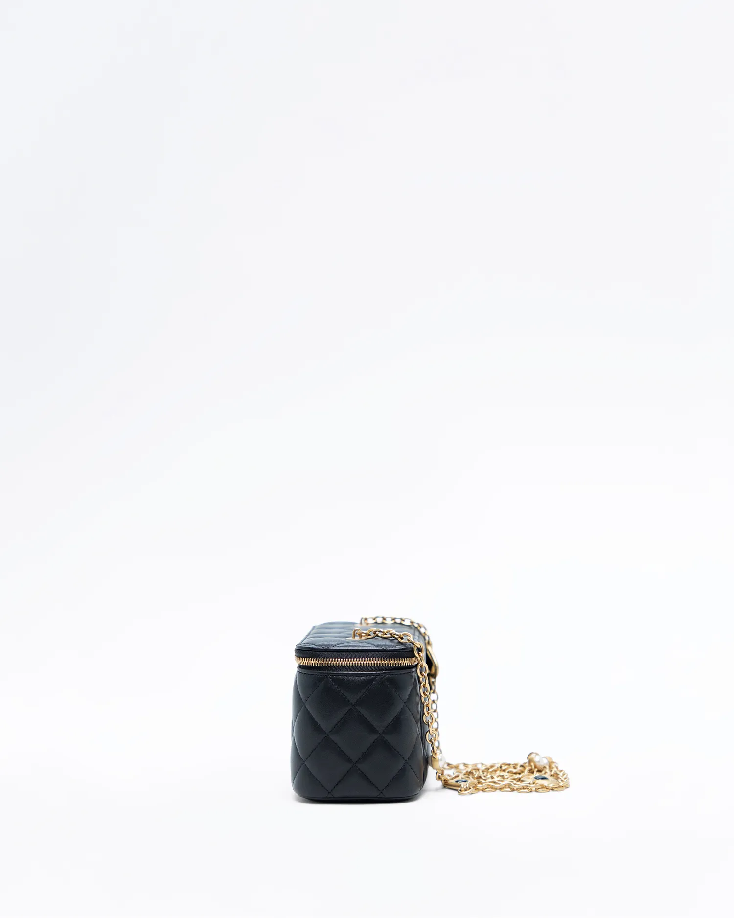 Resin Pearls Vanity with Chain