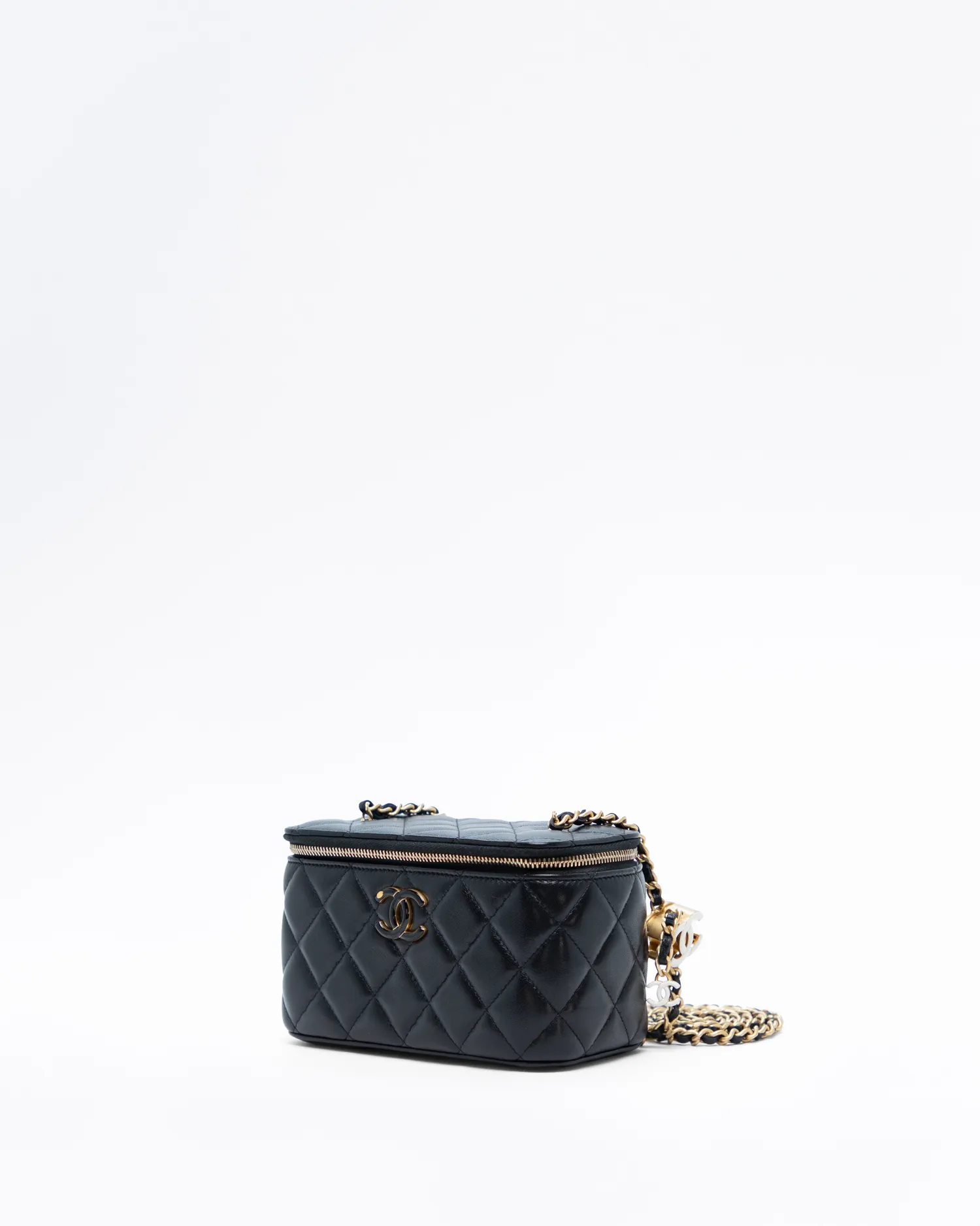 Enamel CC Pearl Crush Vanity with Chain