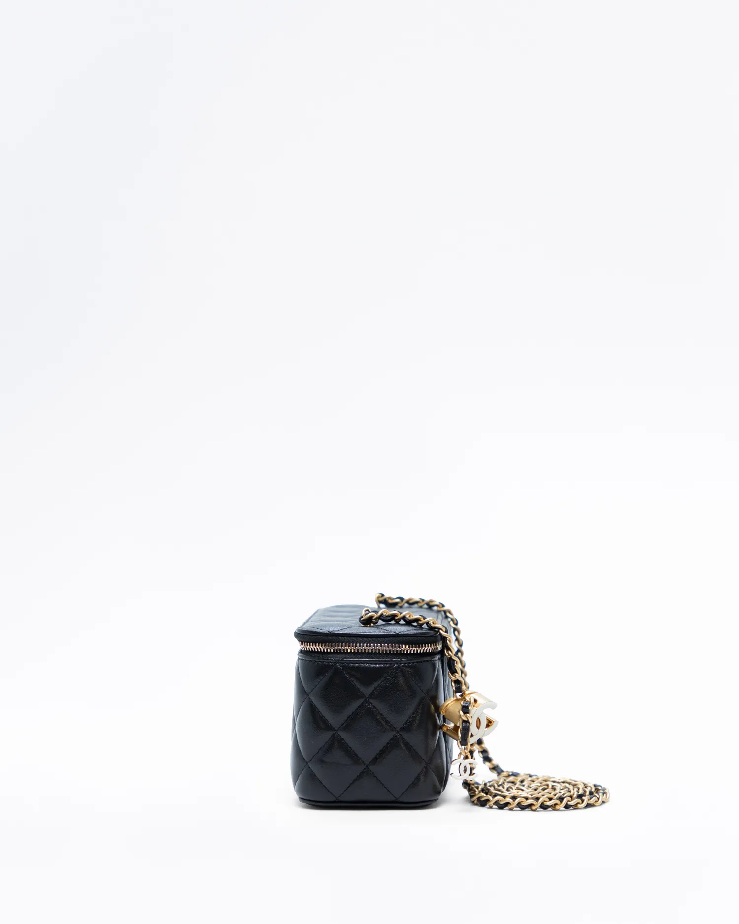 Enamel CC Pearl Crush Vanity with Chain