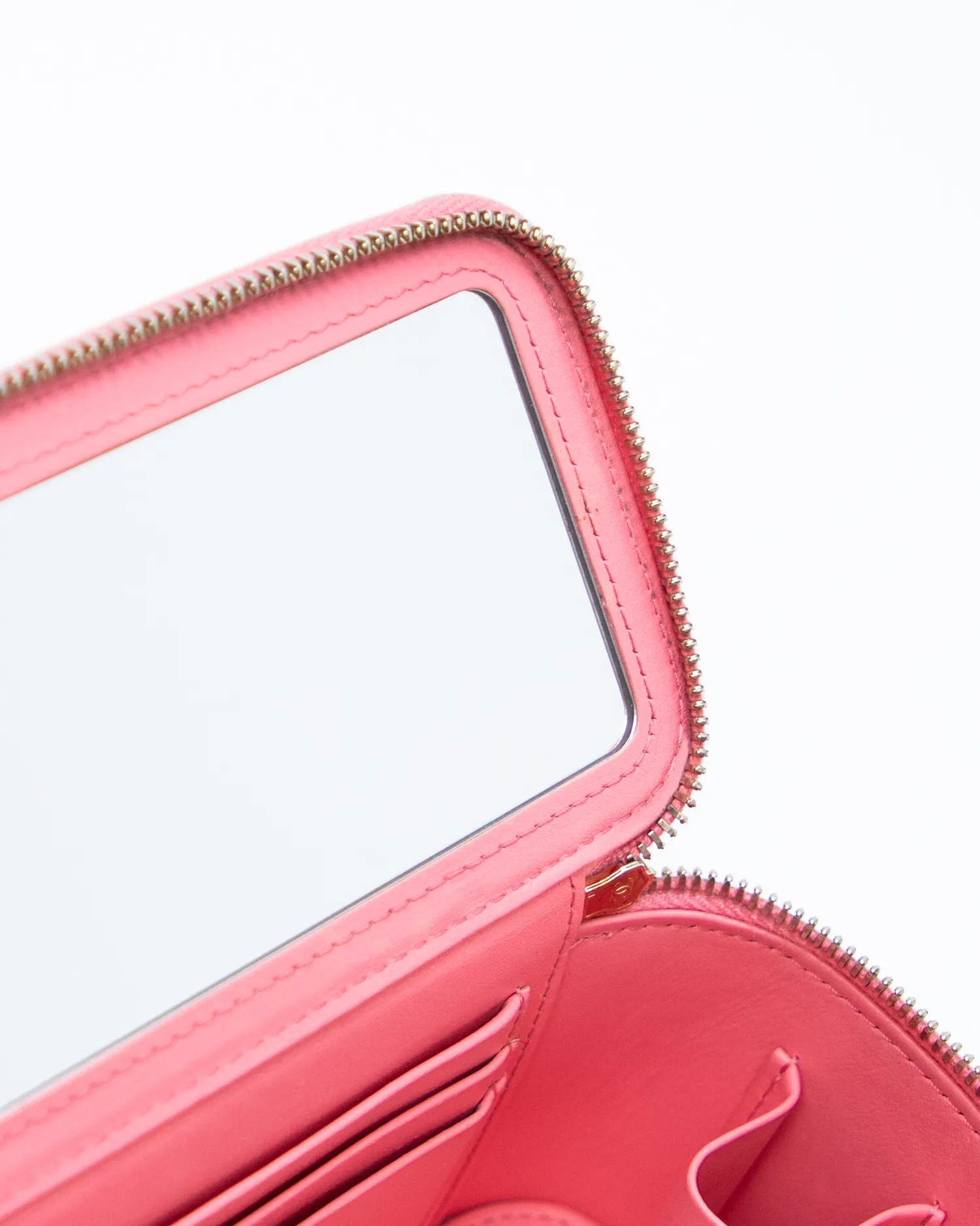 Caviar Pick Me Up Top Handle Vanity with Chain
