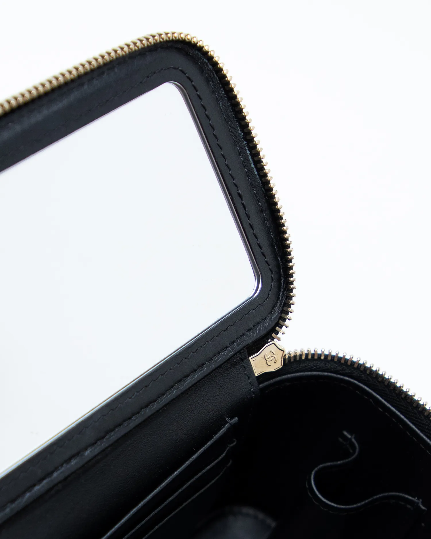 Caviar Coco Casino Vanity with Chain