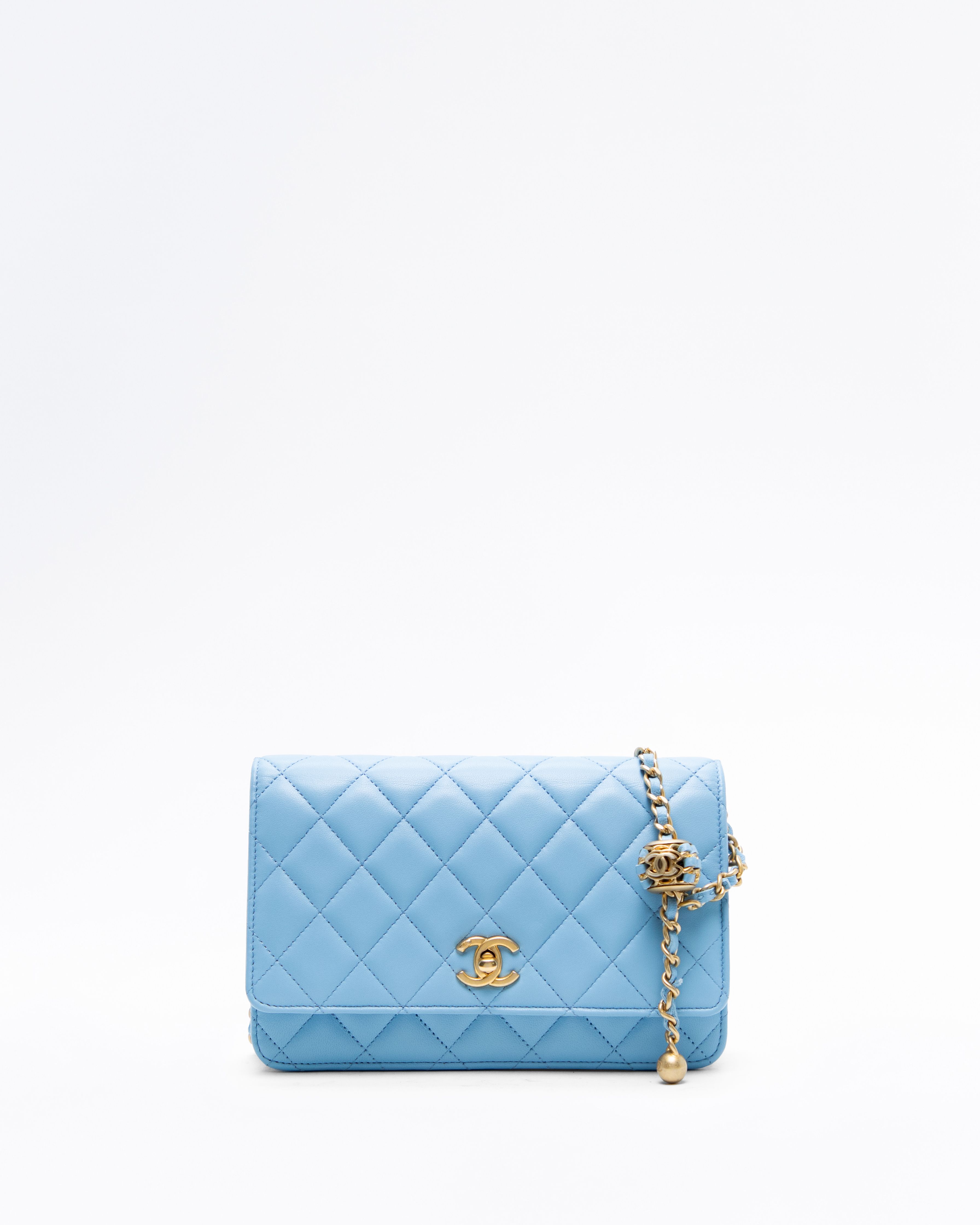 CHANEL アクセサリー　バレッタ　水色ラメ Chanel Lambskin Pearl Crush Wallet on a Chain | Vivrelle
