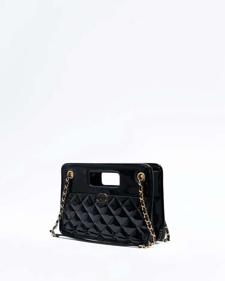 Alternate view angle of Patent Graphic Catch Shoulder Bag