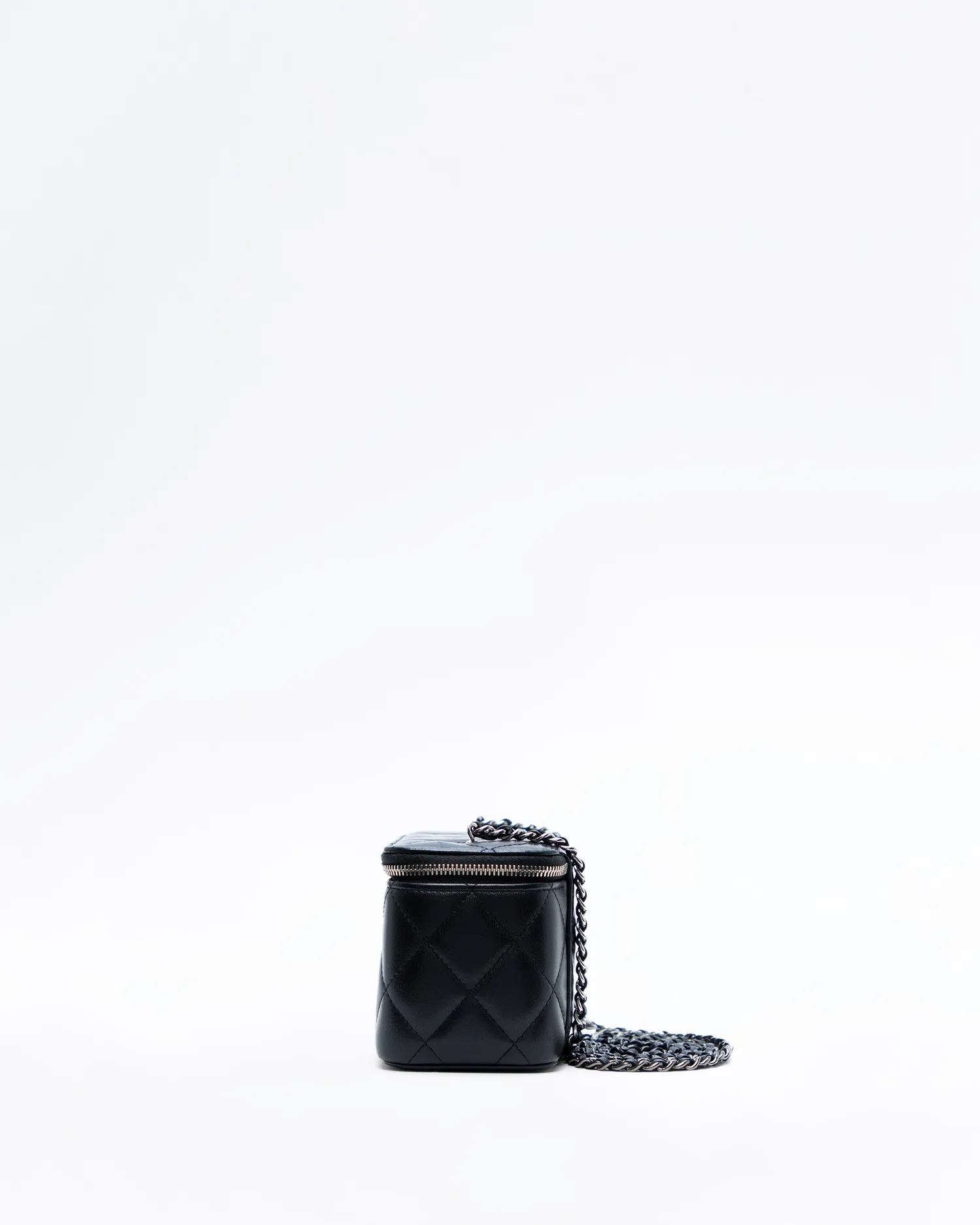 Gradient Lacquered Classic Vanity with Chain