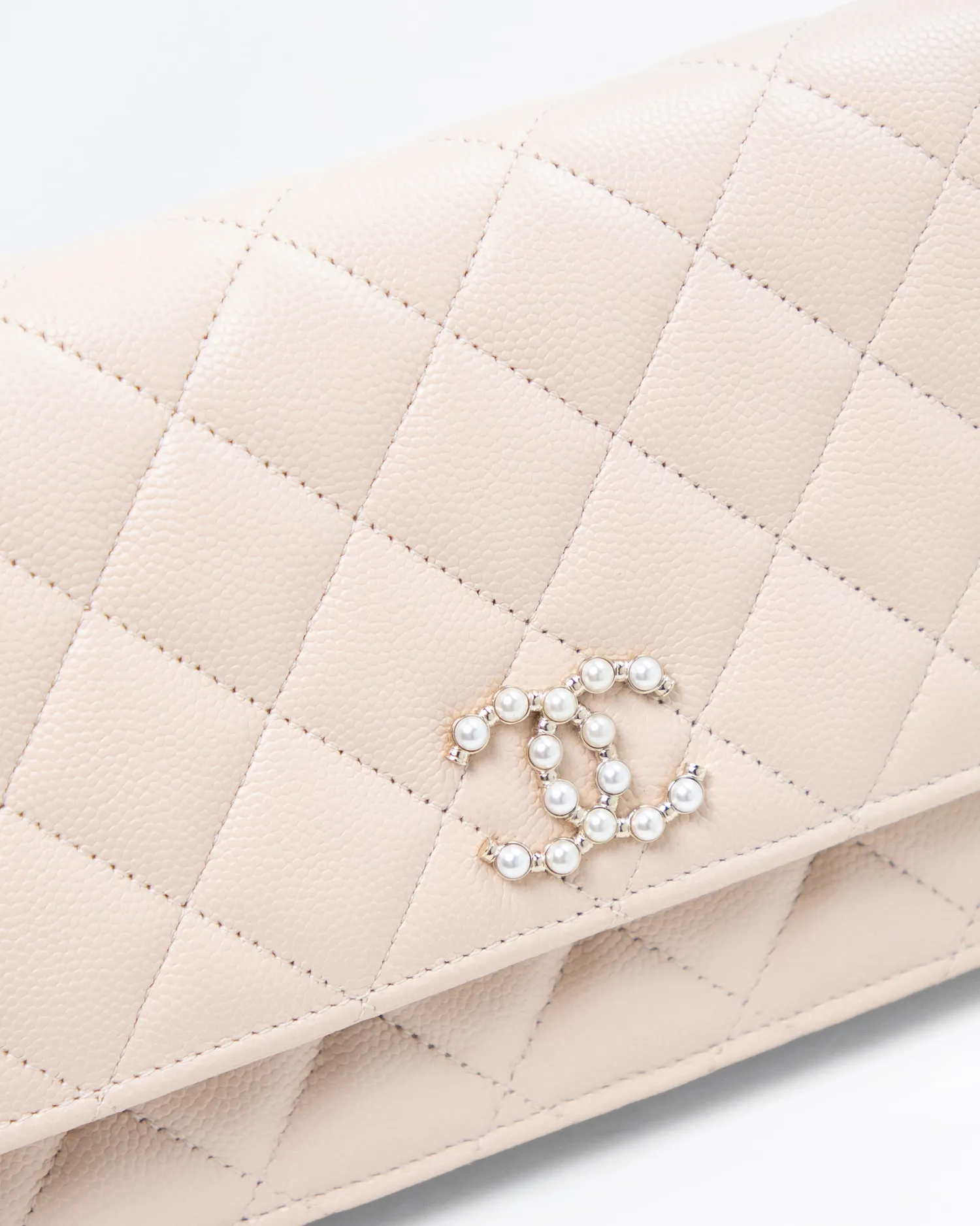 Caviar Pearl CC Wallet on a Chain