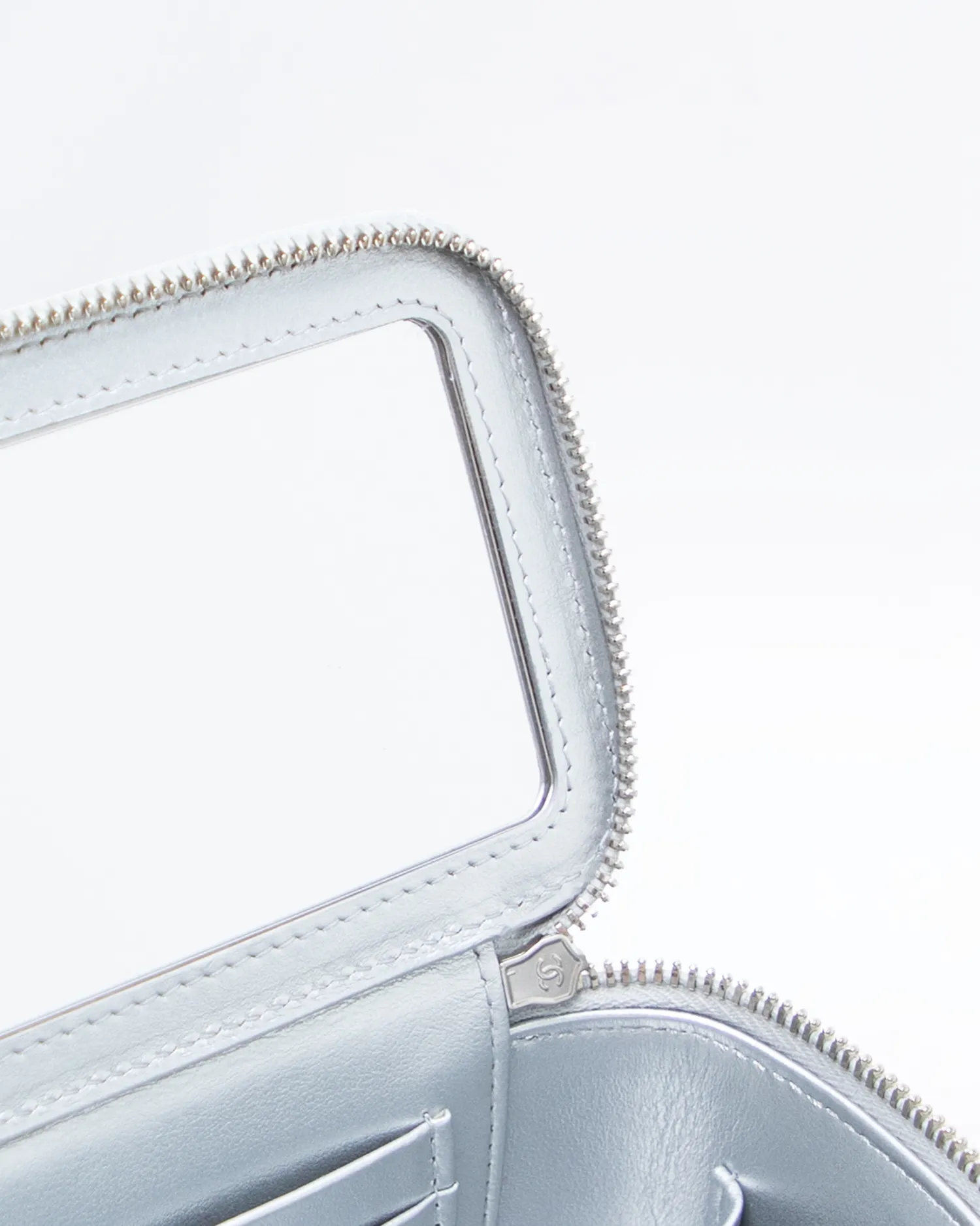 Caviar Classic Vanity with Chain