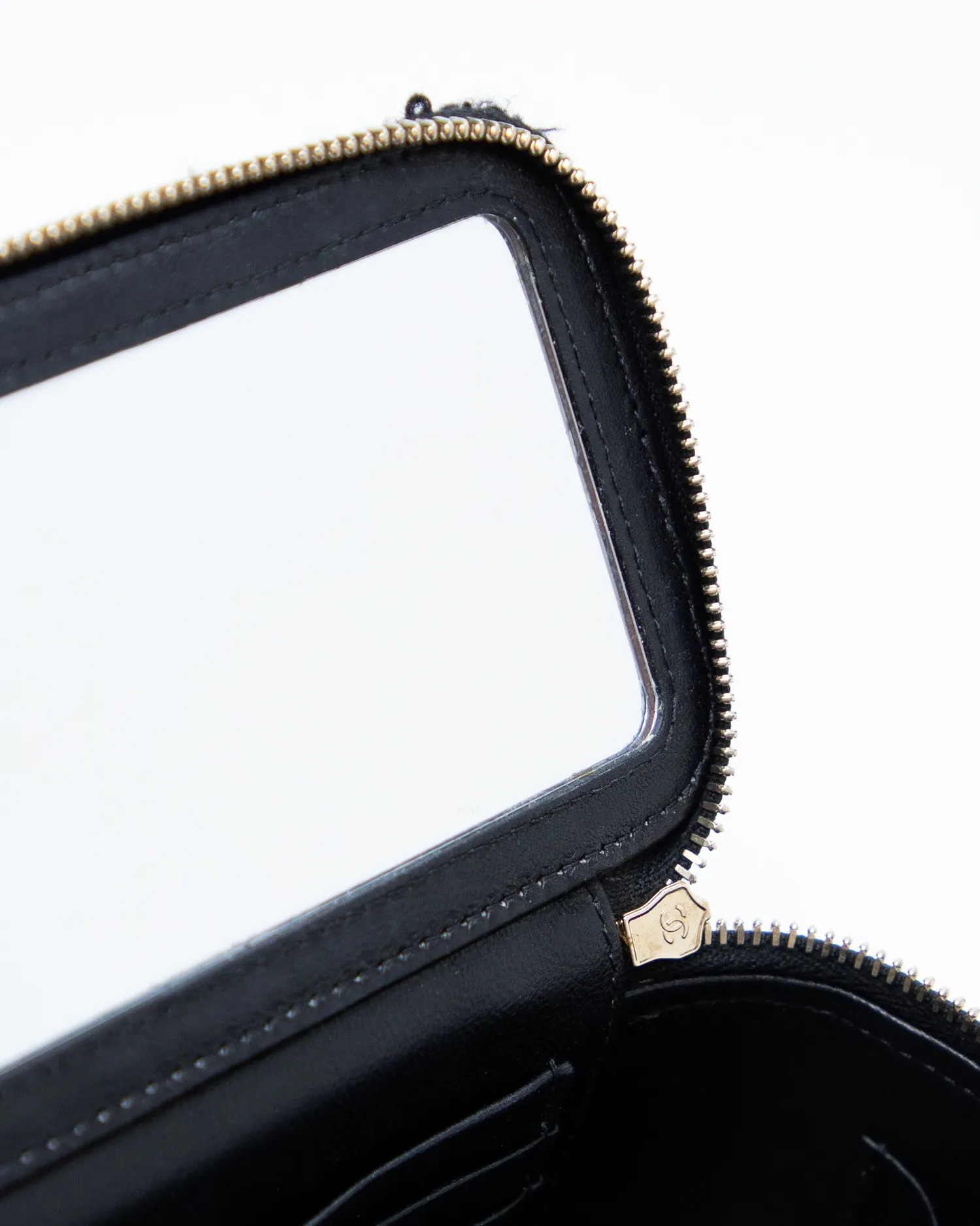 Tweed Pearl Crush Vanity with Chain
