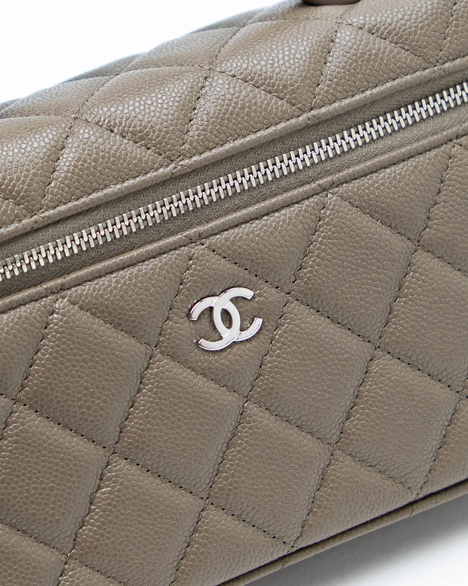 Caviar Slim Vanity Case with Chain