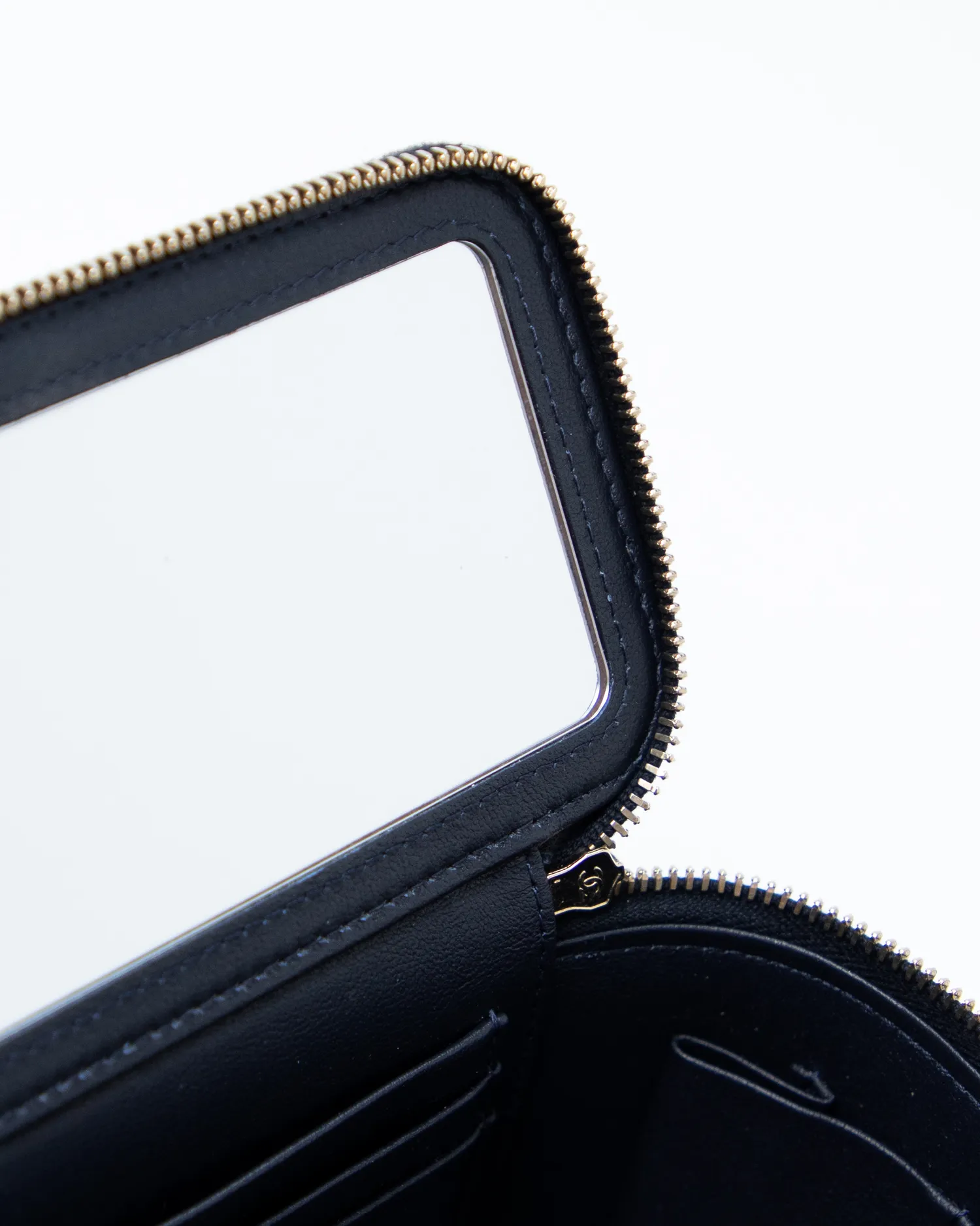 Tweed Classic Vanity with Chain