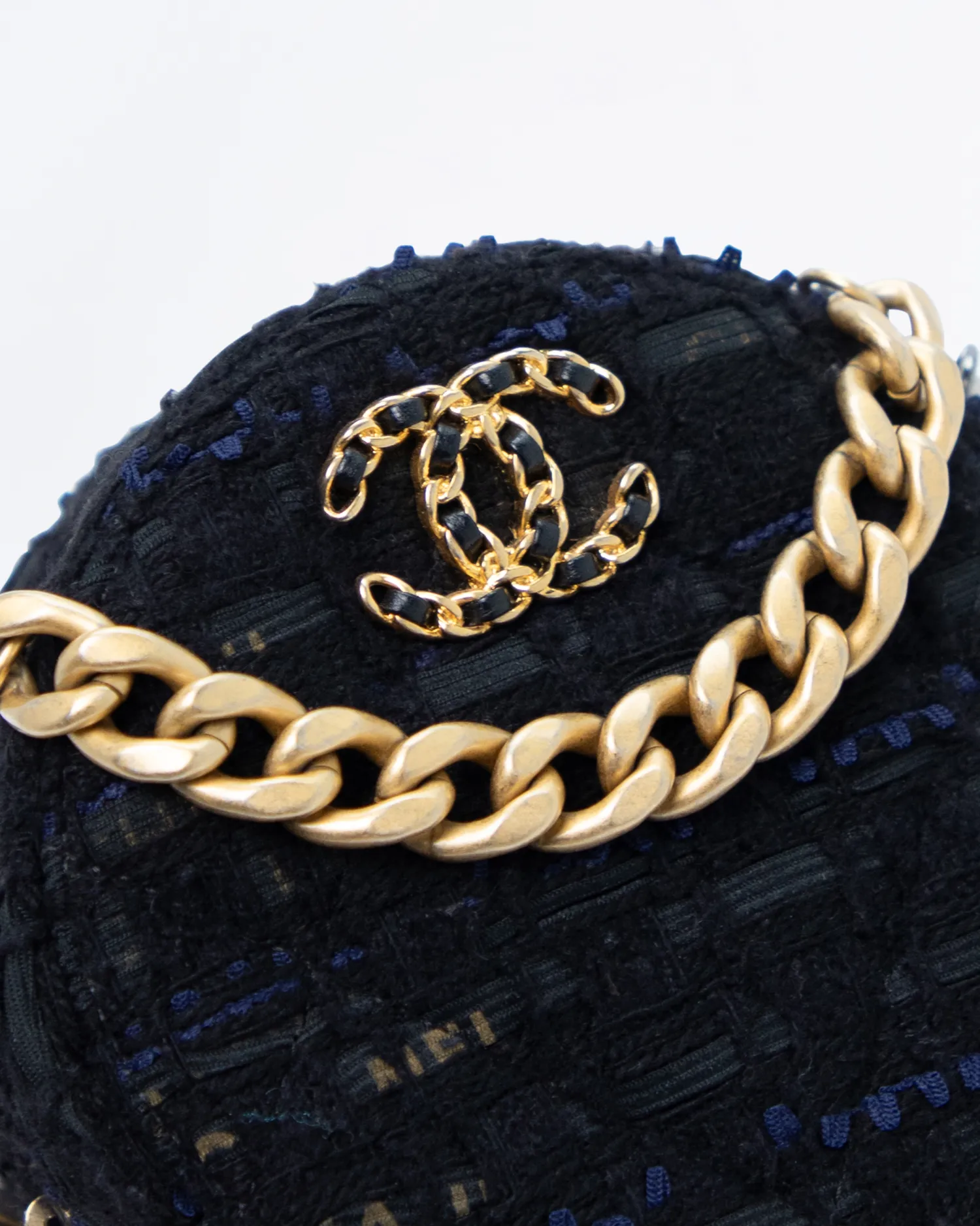 Tweed Chanel 19 Round Mini Pouch