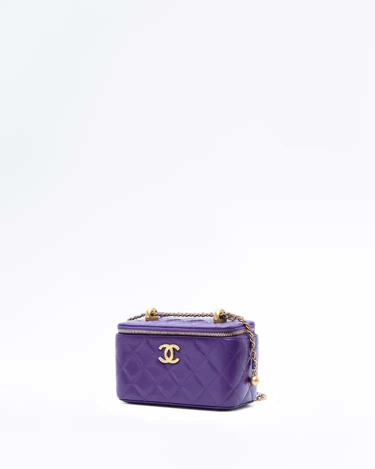 Alternate view angle of Perfect Fit Vanity Case with Chain