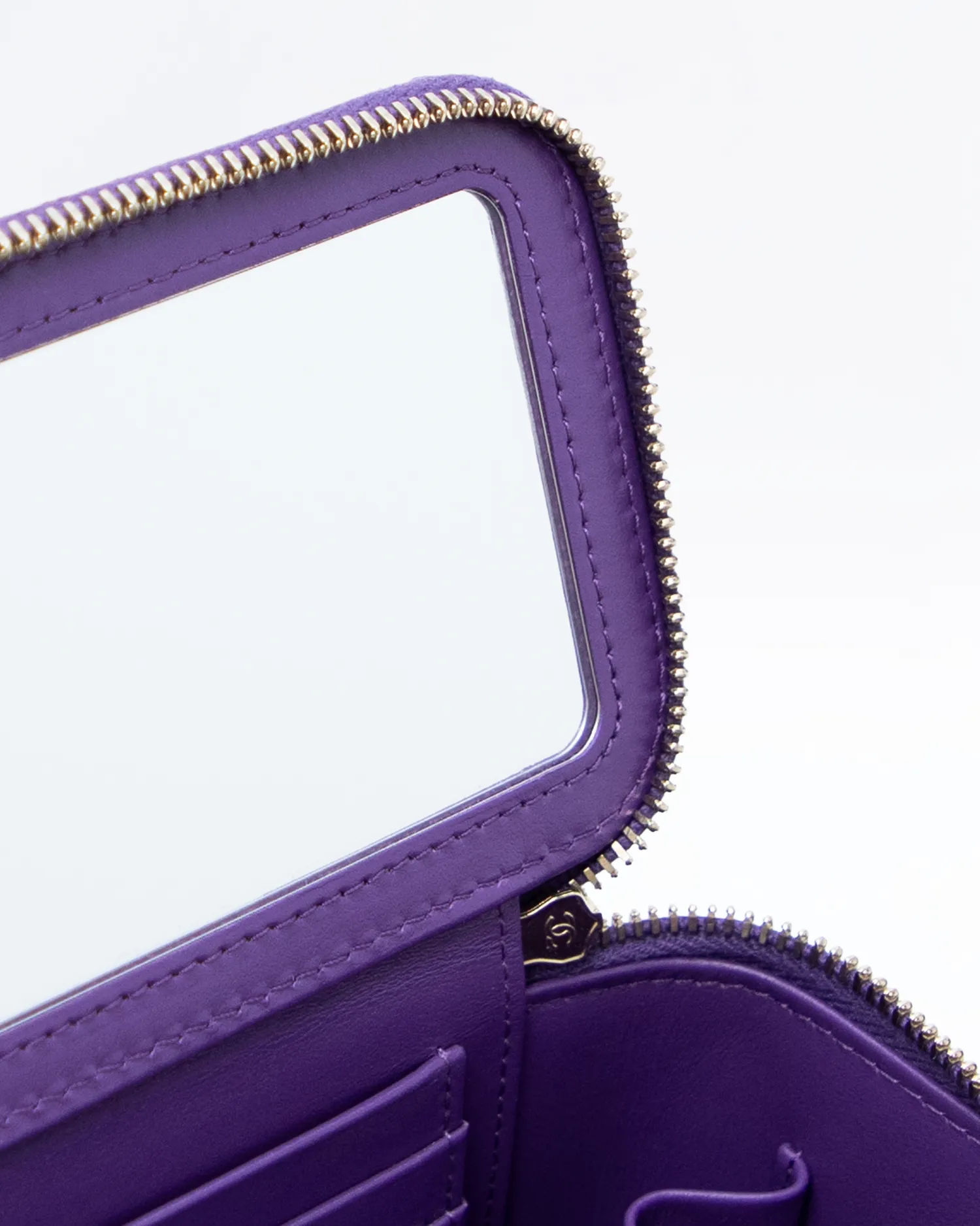 Perfect Fit Vanity Case with Chain