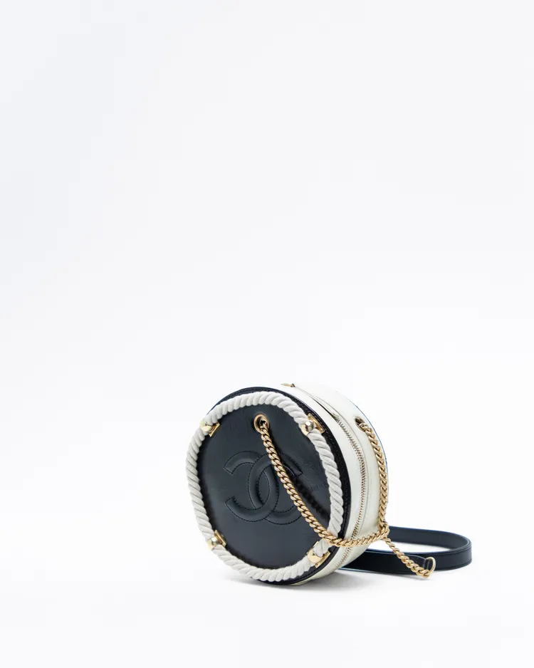 Alternate view angle of En Vogue Small Round Bag
