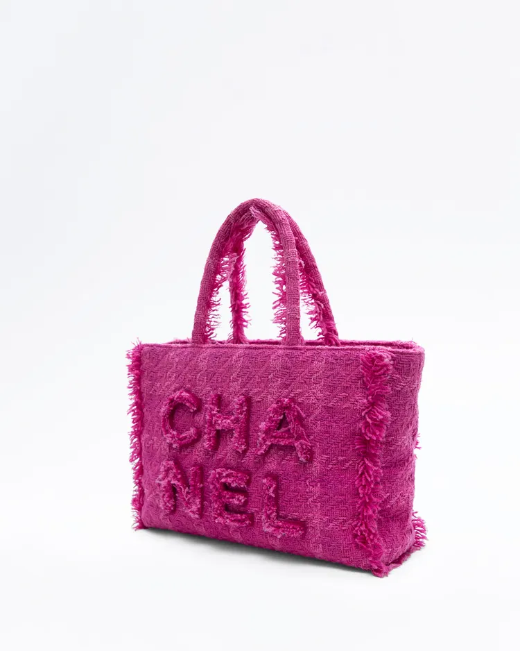 Alternate view angle of Tweed Giant Logo Medium Shopping Tote