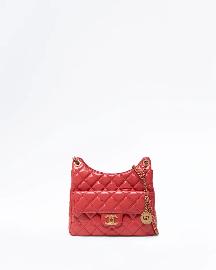 Wavy CC Medium Hobo Bag