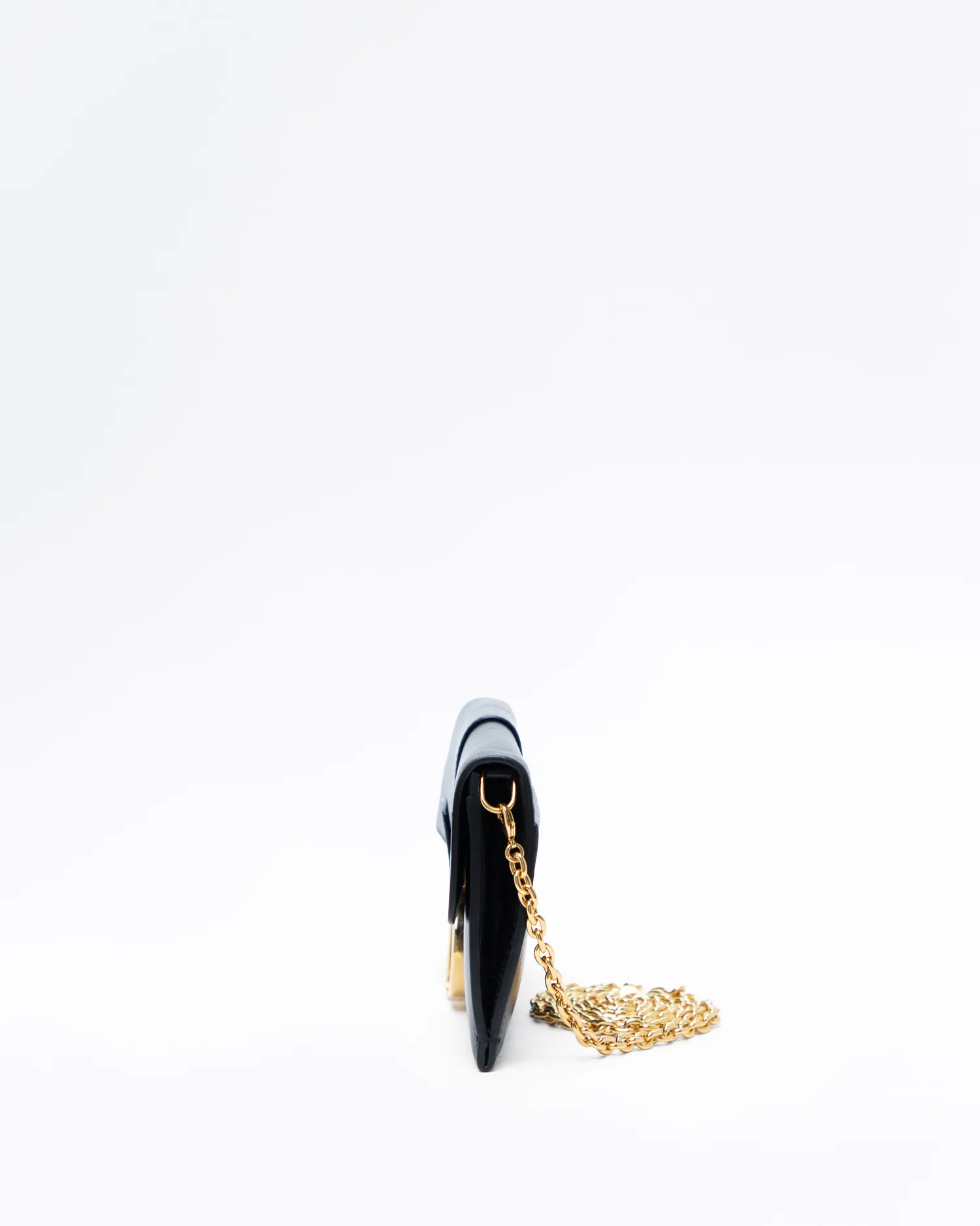 30 Montaigne Clutch With Chain