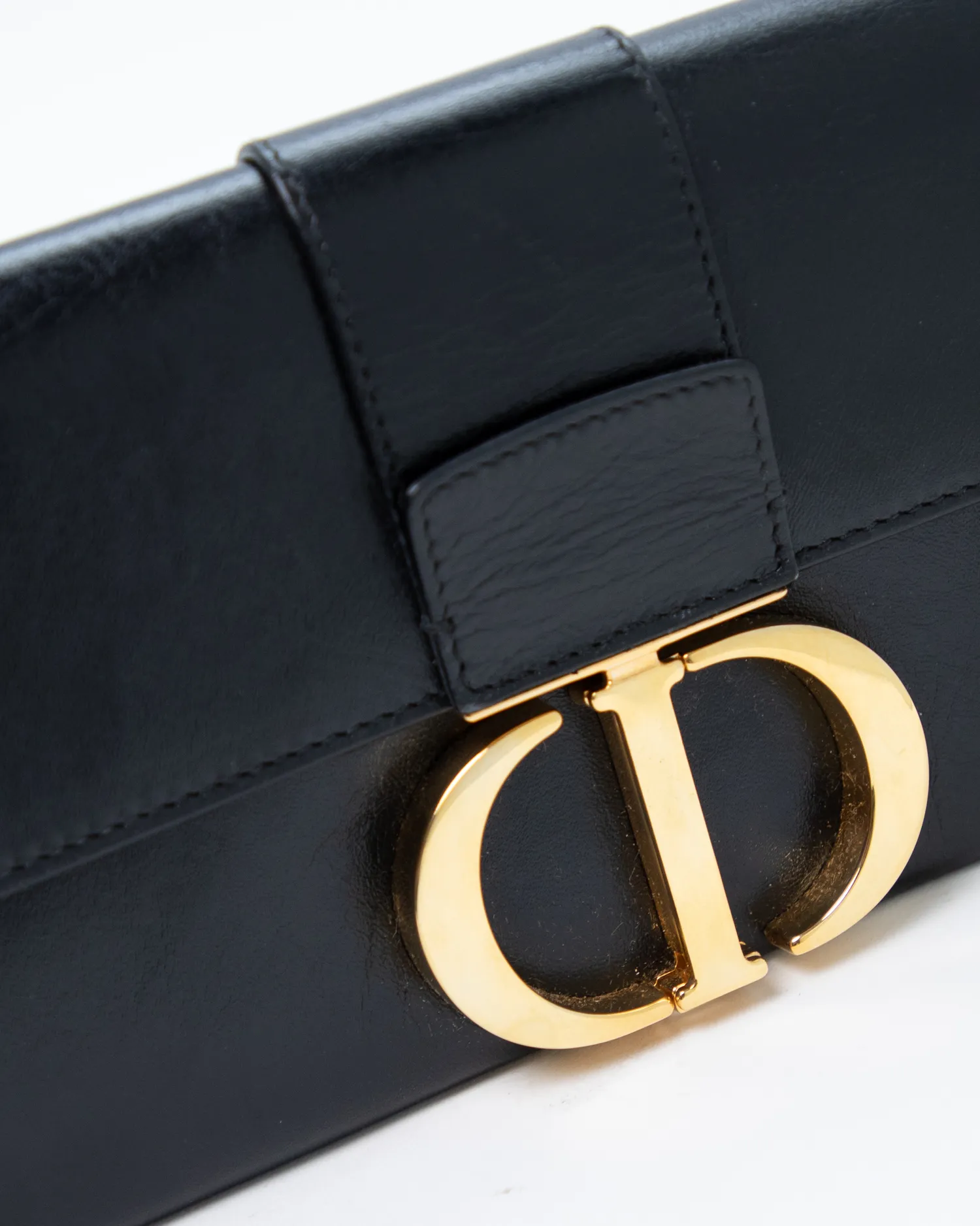 30 Montaigne Clutch With Chain