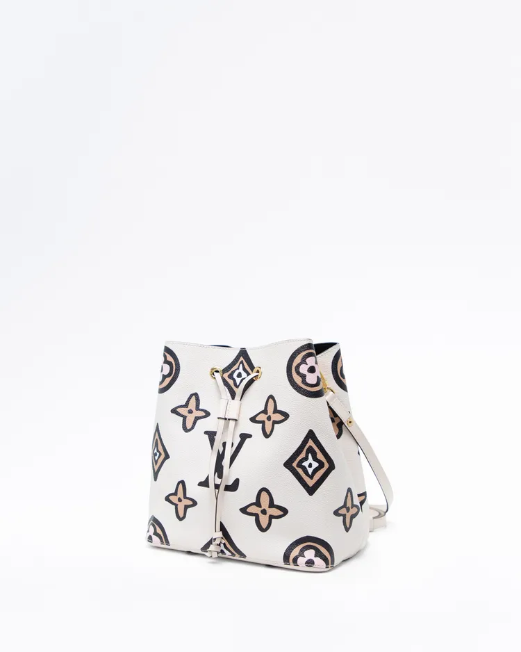 Alternate view angle of Monogram Giant Wild At Heart Neonoe MM