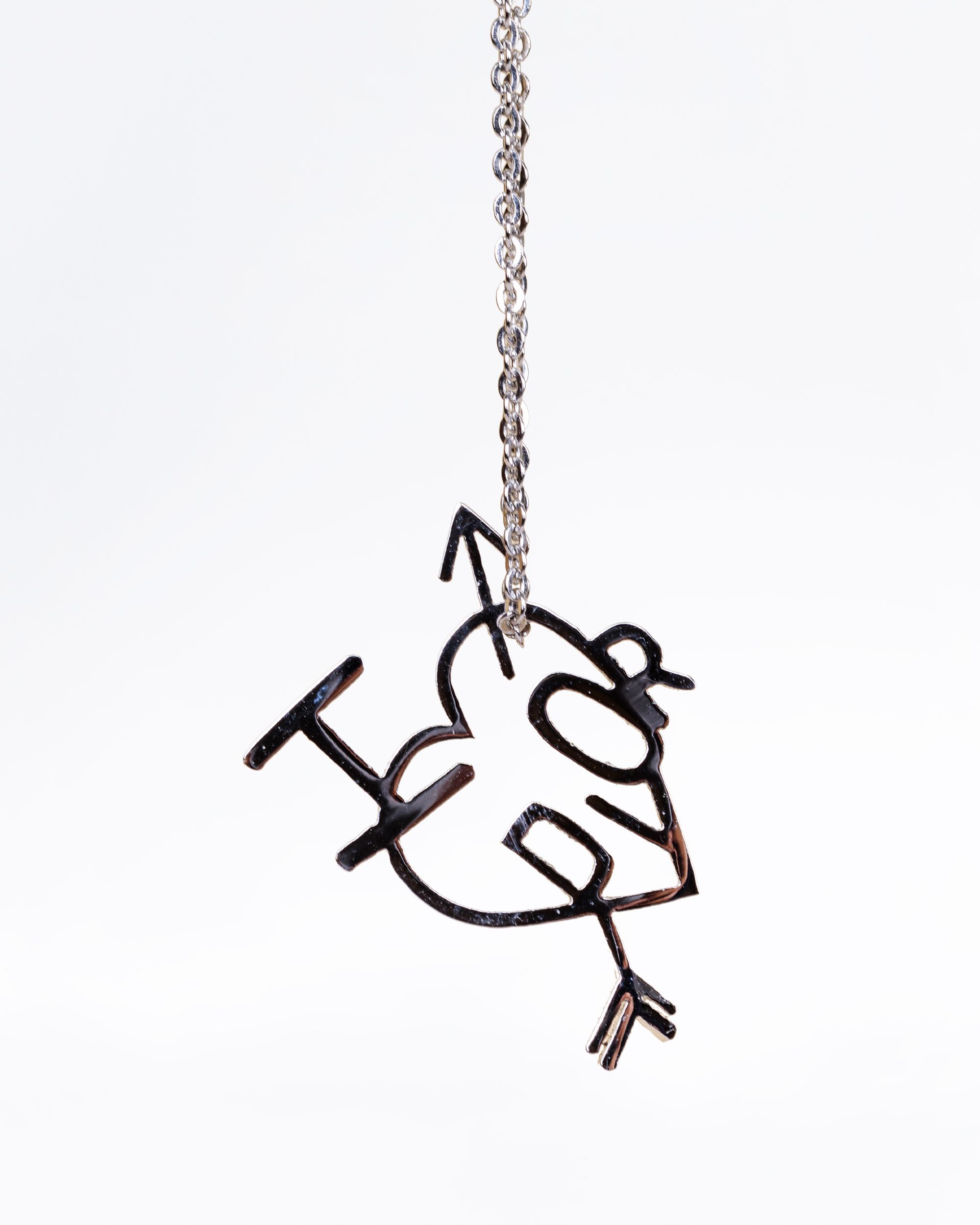 Christian Dior Heart and Arrow Pendant Necklace | Vivrelle