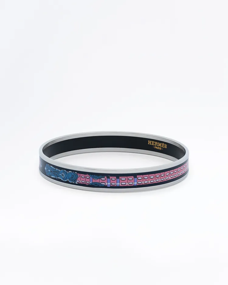 Alternate view angle of Le Cannes Narrow Bangle